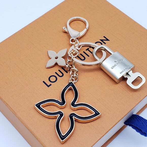 Authentic Louis Vuitton Gold Lock & Box w/ Unbranded Clover Bagcharm - Picture 4 of 9